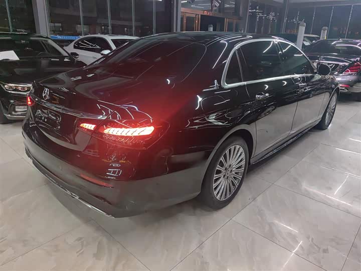 Фото 7 - Mercedes-Benz E-Class