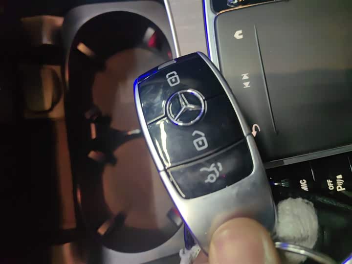 Фото 9 - Mercedes-Benz E-Class