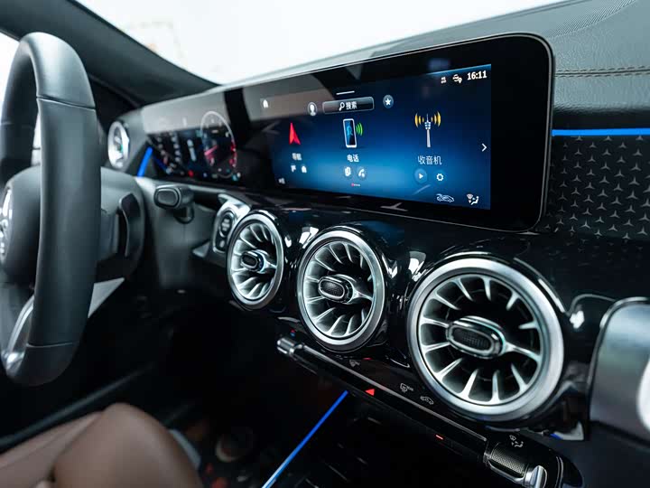 Фото 9 - Mercedes-Benz GLB-Class