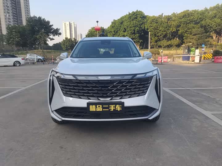 Фото 2 - Geely Atlas L