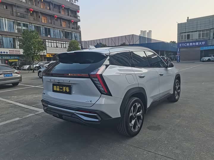 Фото 4 - Geely Atlas L