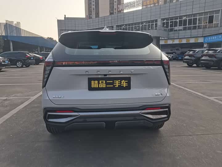 Фото 5 - Geely Atlas L