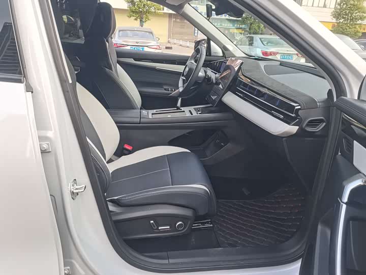 Фото 7 - Geely Atlas L