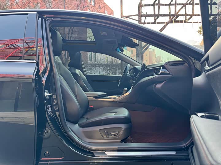 Фото 7 - Toyota Camry