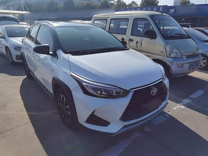 Фото 4 - Toyota Yaris L Hatchback