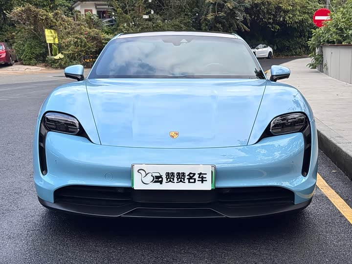 Фото 2 - Porsche Taycan