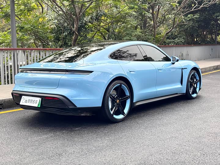 Фото 4 - Porsche Taycan