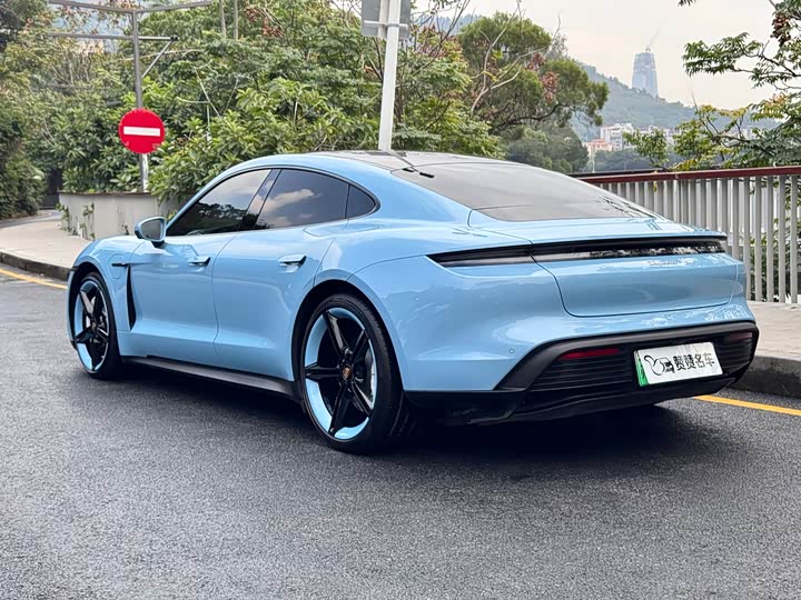 Фото 6 - Porsche Taycan