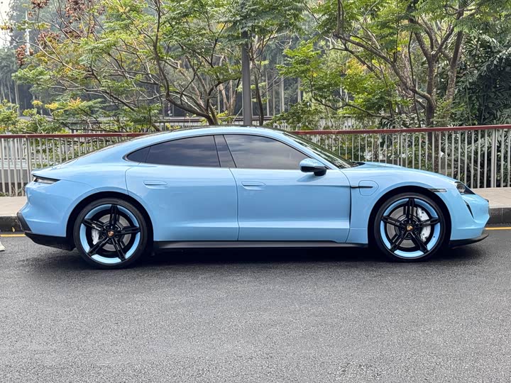 Фото 7 - Porsche Taycan