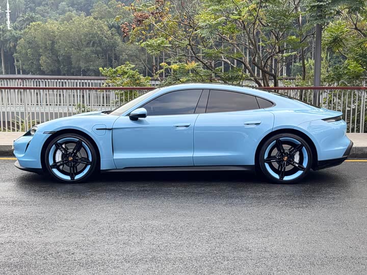 Фото 8 - Porsche Taycan