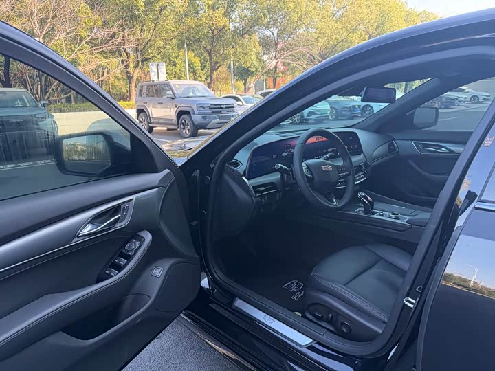 Фото 9 - Cadillac CT5