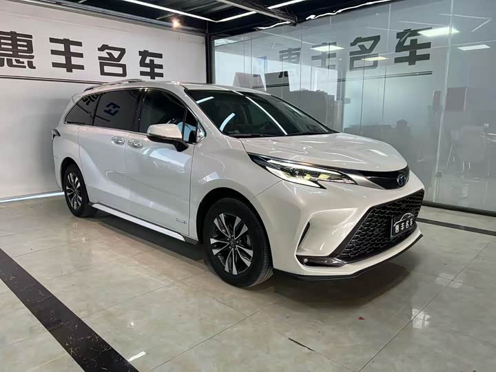 Фото 1 - Toyota Granvia