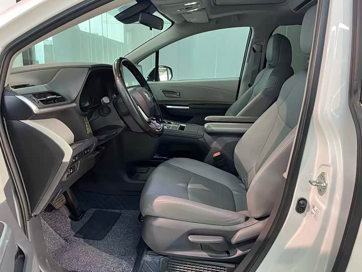 Фото 4 - Toyota Granvia