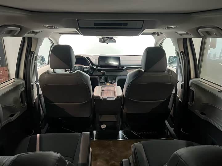 Фото 7 - Toyota Granvia