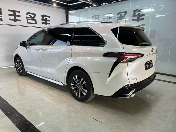 Фото 9 - Toyota Granvia