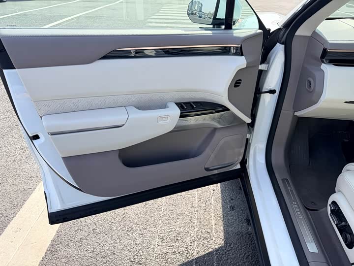 Фото 8 - Zeekr 7X