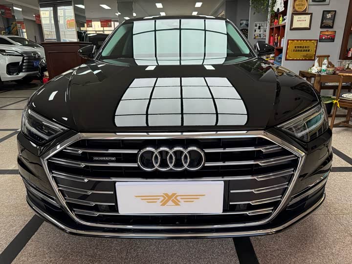 Фото 2 - Audi A8