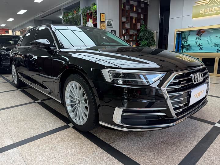 Фото 3 - Audi A8
