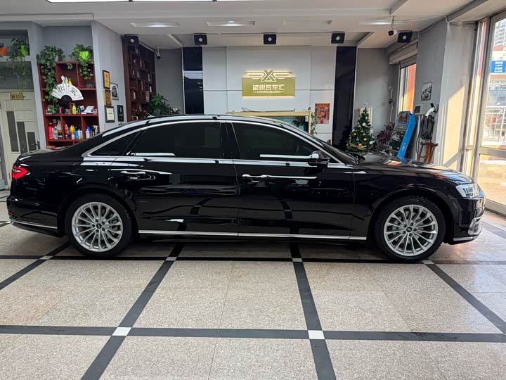 Фото 4 - Audi A8