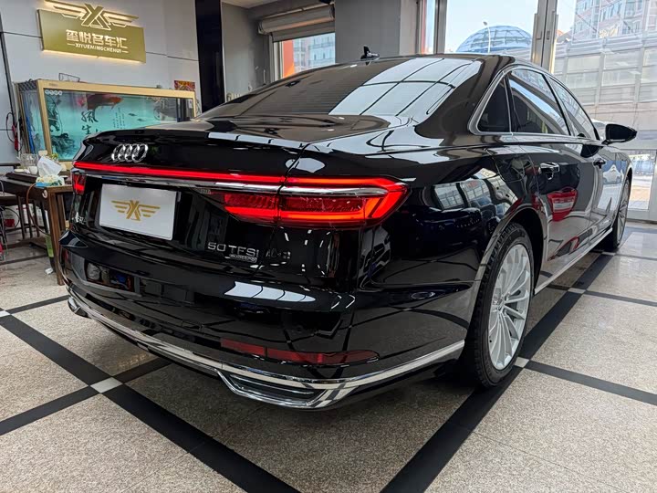 Фото 7 - Audi A8