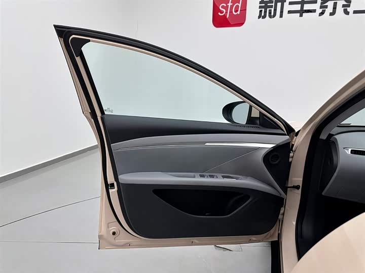 Фото 8 - XPeng Mona M03