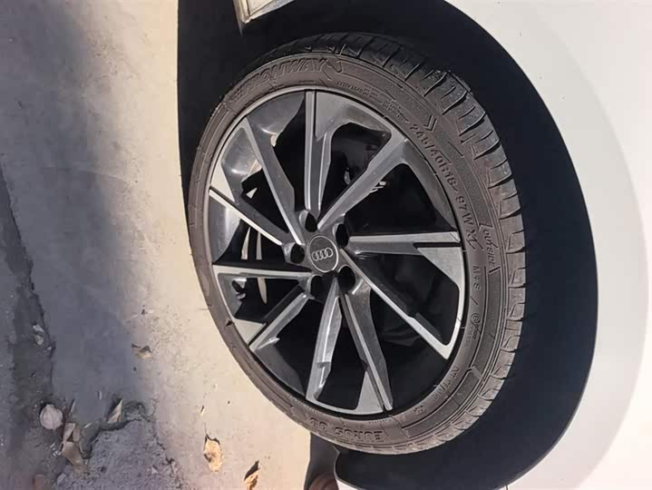 Фото 6 - Audi A4L