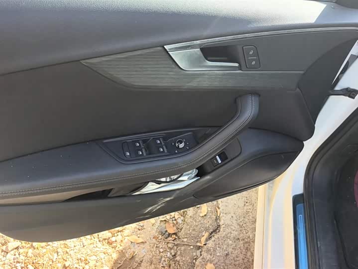 Фото 7 - Audi A4L