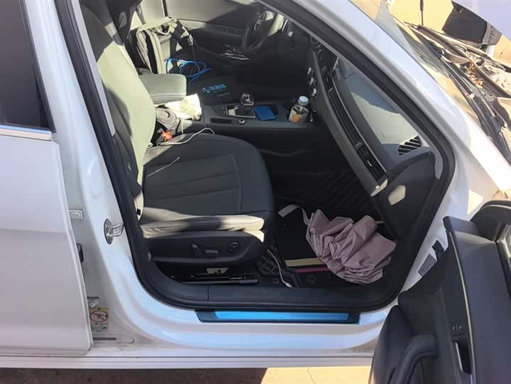 Фото 8 - Audi A4L