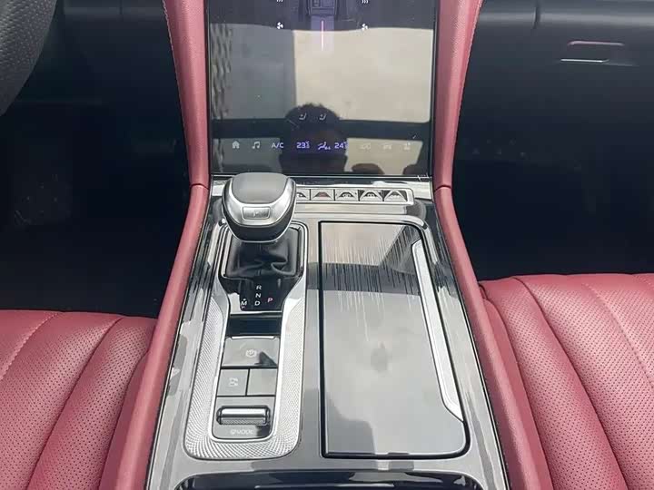 Фото 8 - Hongqi H5