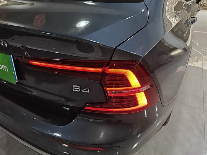 Фото 8 - Volvo S60