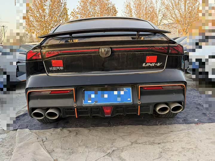 Фото 8 - Changan UNI-V