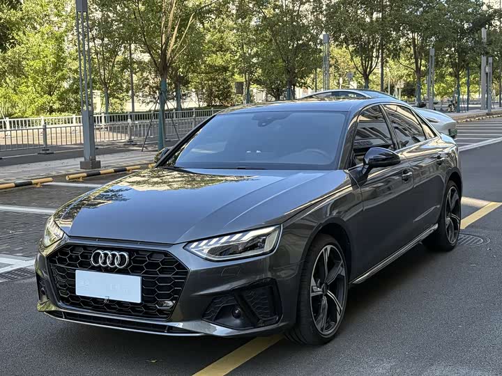 Фото 1 - Audi A4L