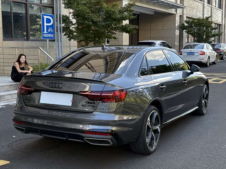 Фото 4 - Audi A4L