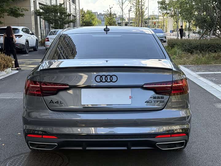 Фото 5 - Audi A4L