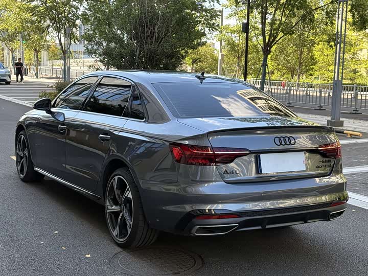 Фото 6 - Audi A4L
