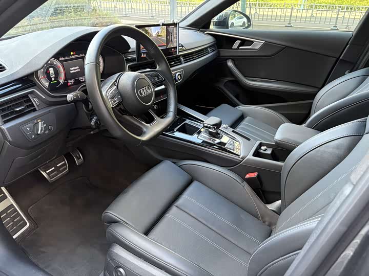 Фото 8 - Audi A4L