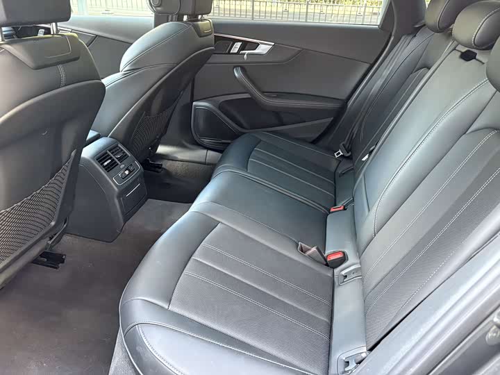 Фото 9 - Audi A4L