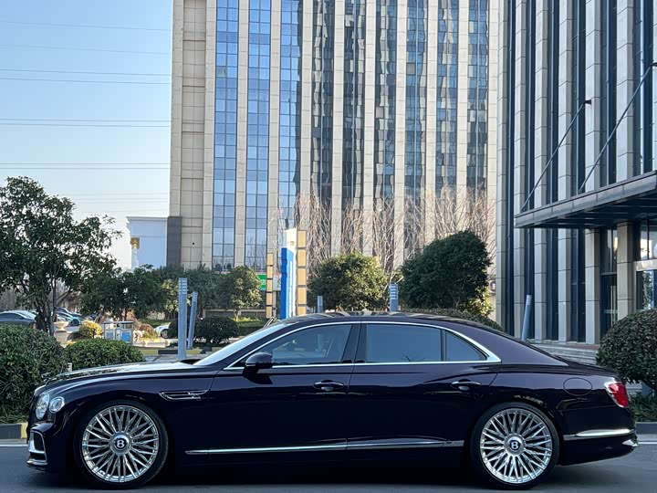 Фото 3 - Bentley Flying Spur Hybrid