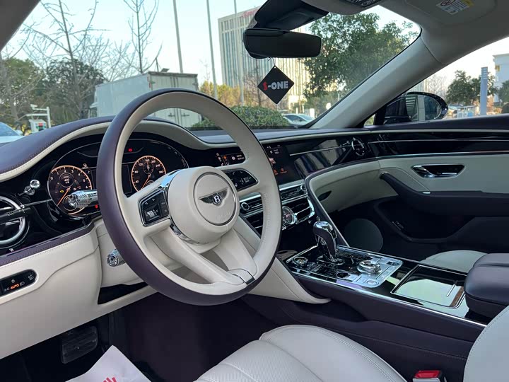 Фото 7 - Bentley Flying Spur Hybrid