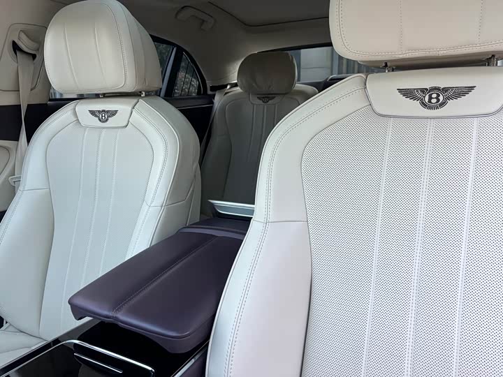 Фото 8 - Bentley Flying Spur Hybrid