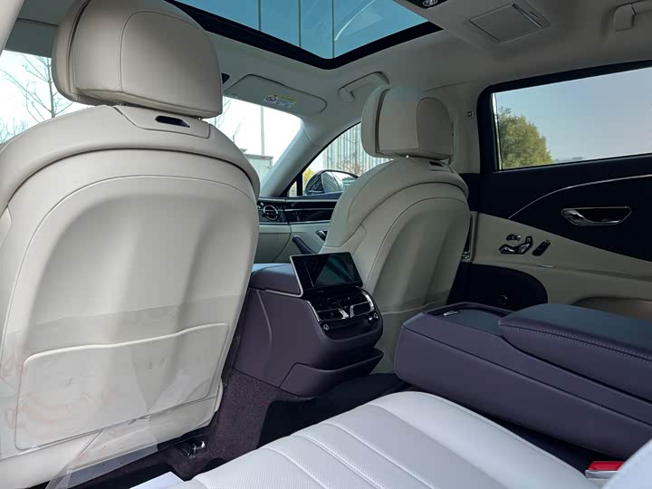 Фото 9 - Bentley Flying Spur Hybrid