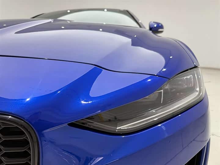 Фото 2 - Jaguar XE L