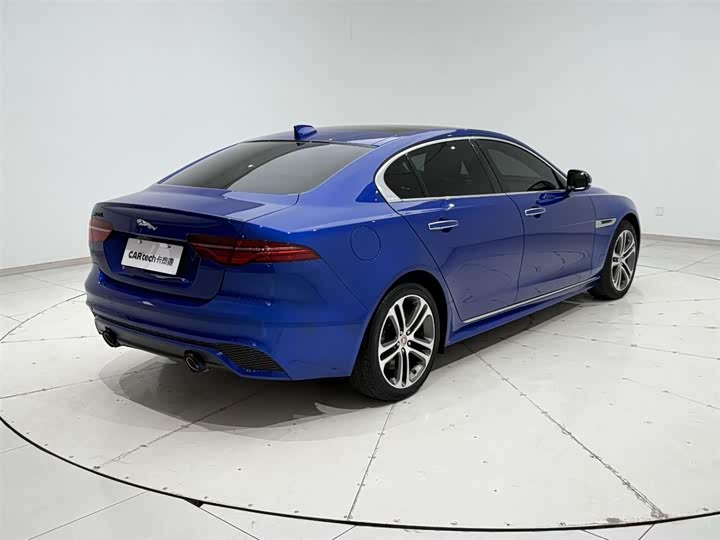 Фото 8 - Jaguar XE L