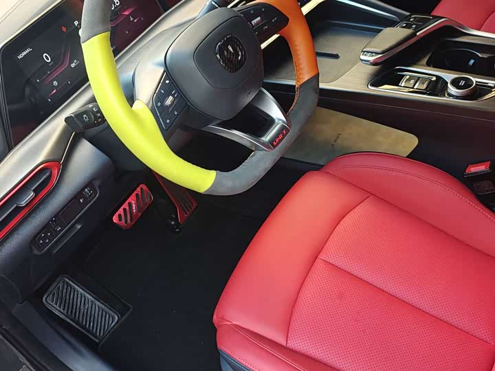 Фото 9 - Changan UNI-T