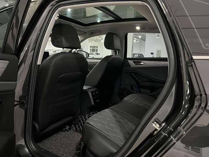 Фото 7 - Volkswagen Sagitar L