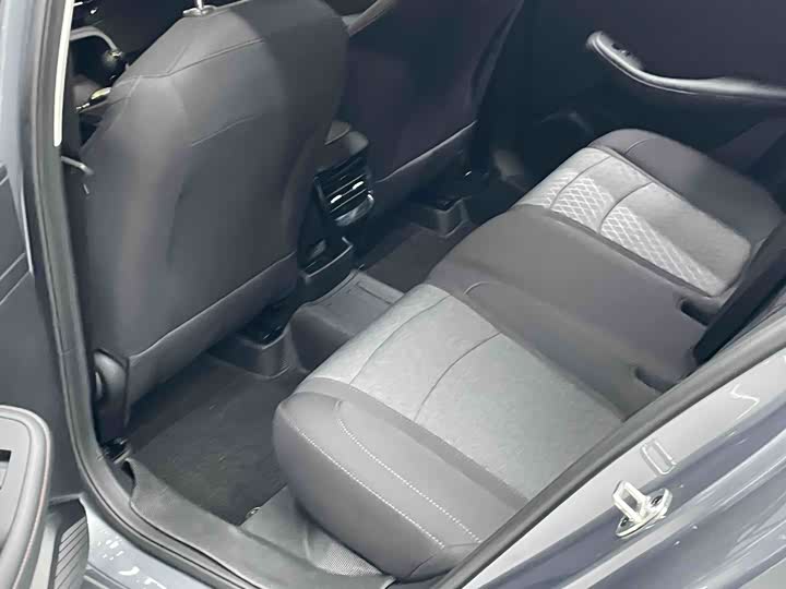 Фото 7 - Roewe i5