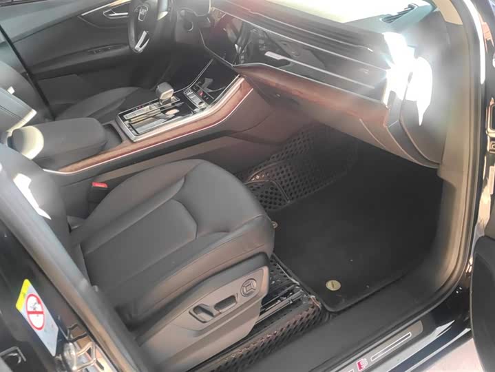 Фото 8 - Audi Q7