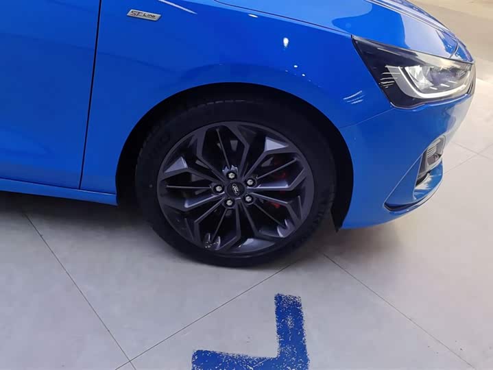 Фото 6 - Ford Focus