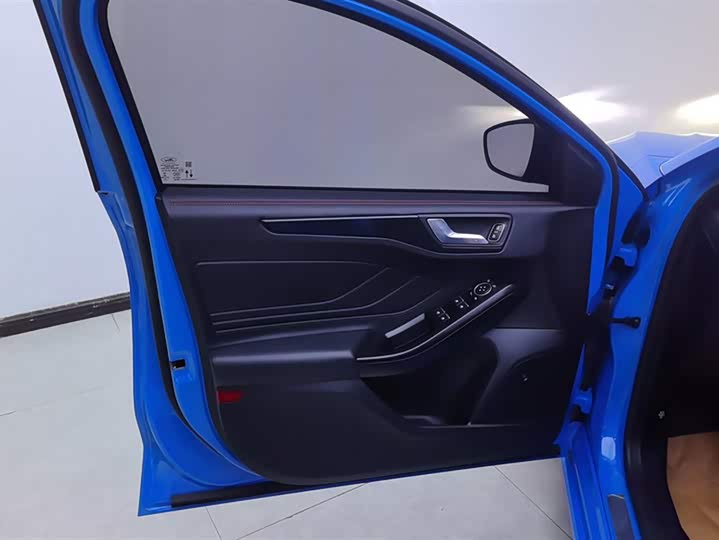 Фото 7 - Ford Focus