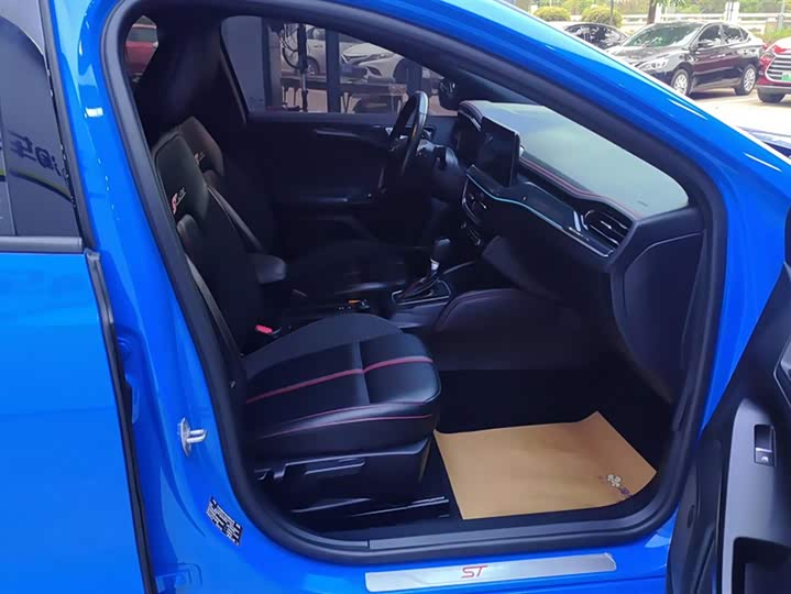 Фото 8 - Ford Focus